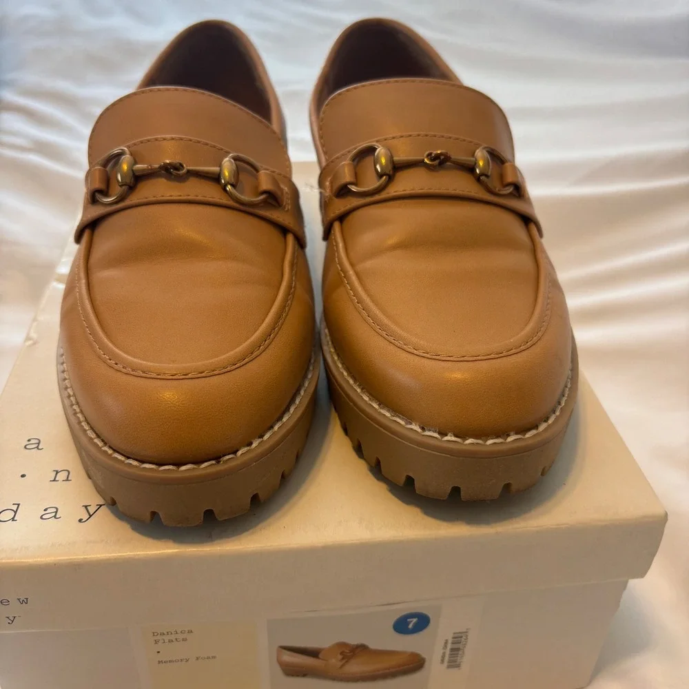 A New Day Danica Lug Sole Horsebit Loafers Tan Brown Memory Foam Shoes Womens 7